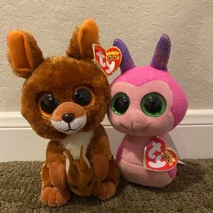 2 small beanie boos with sparkly eyes!🦘🐌